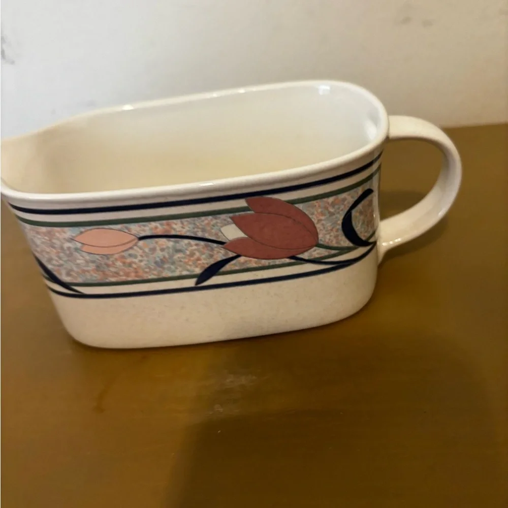 Mikasa Intaglio Speckled Off-White Ceramic Base vintage 90s